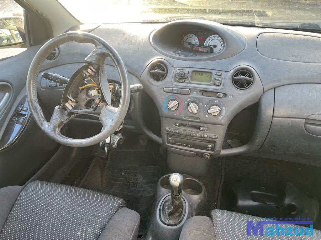 TOYOTA YARIS P1 Dashboard kast delen onderdelen, Info@toyota.co.jp, Gebruikt, Toyota Motor Corporation, Toyota