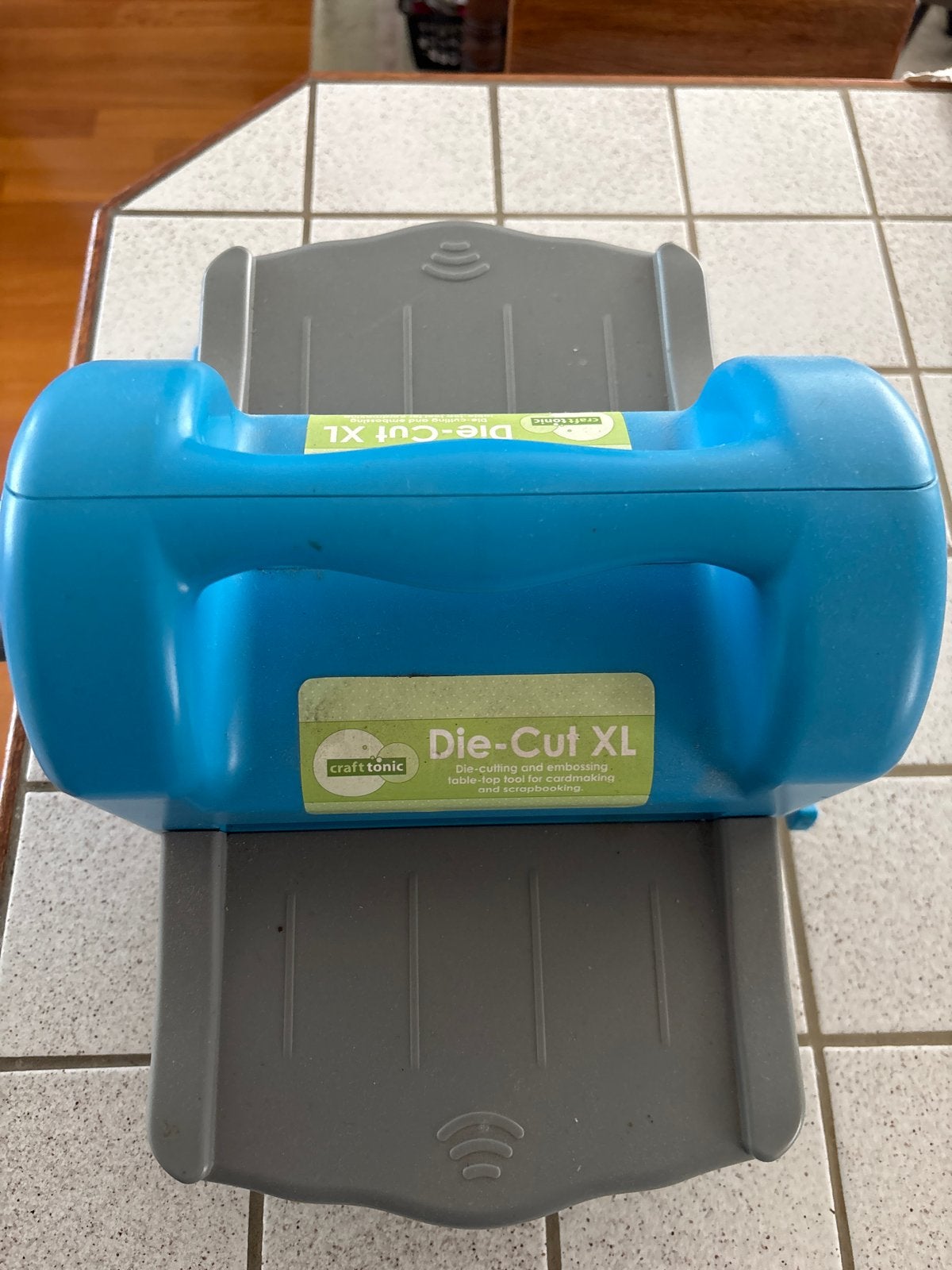 CraftTonic Die-Cut XL snij- en embossingmachine, Hobby en Vrije tijd, Geschikt voor snijden, Gebruikt, Ophalen of Verzenden, Kunststof