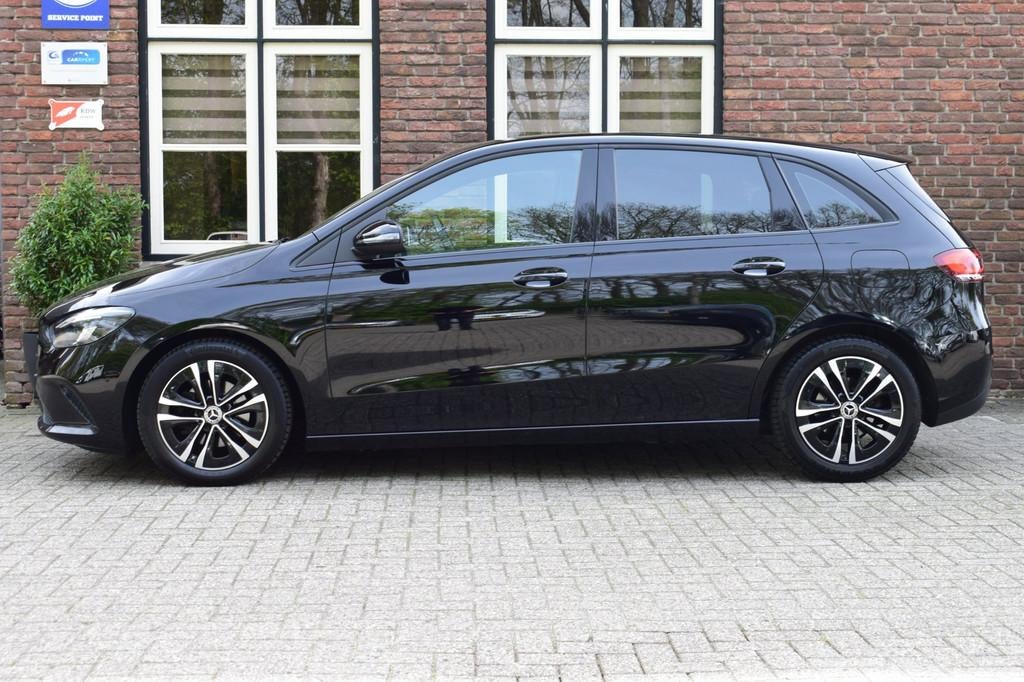 Mercedes-Benz B-klasse 180 Automaat | Trekhaak | Camera | Wi, 136 pk, Gebruikt, 4 cilinders, Zwart