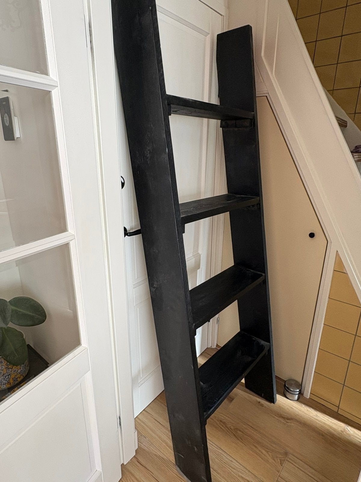 Zwarte Trap Kast, Ophalen, Gebruikt