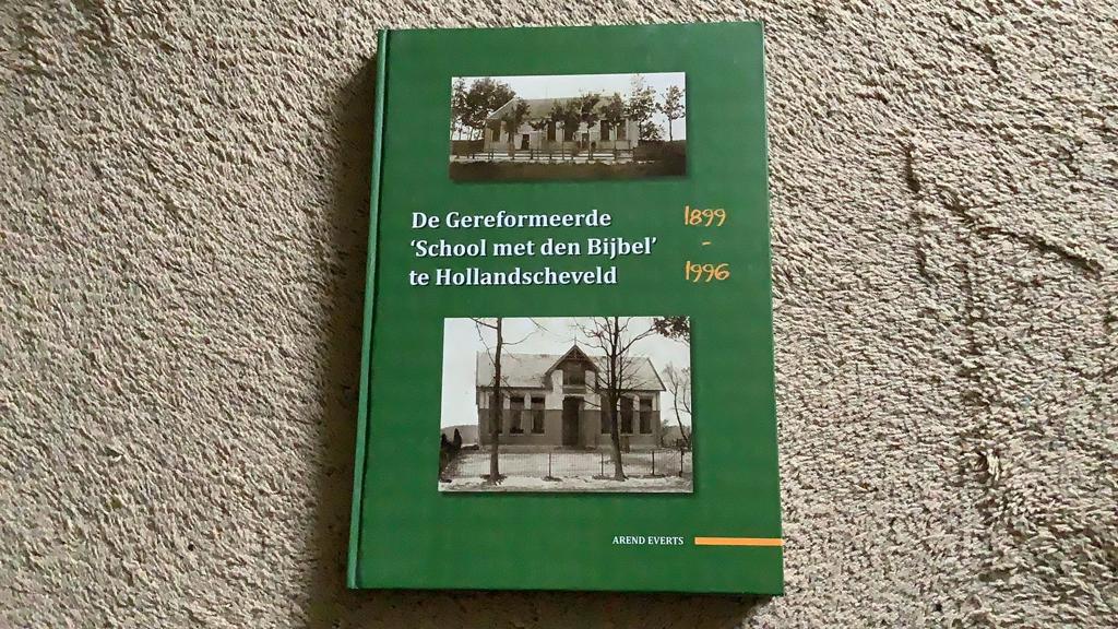 Jubileumboek: De Gereformeerde ‘School met den Bijbel’ te, Ophalen of Verzenden, Zo goed als nieuw, Drenthe
