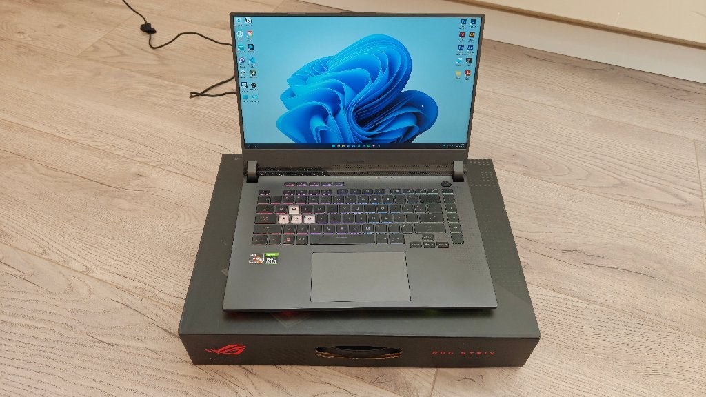 Foto 2 van ASUS ROG Strix G15 (144Hz) | Ryzen 7 | RTX 3050 + Doos & Bon