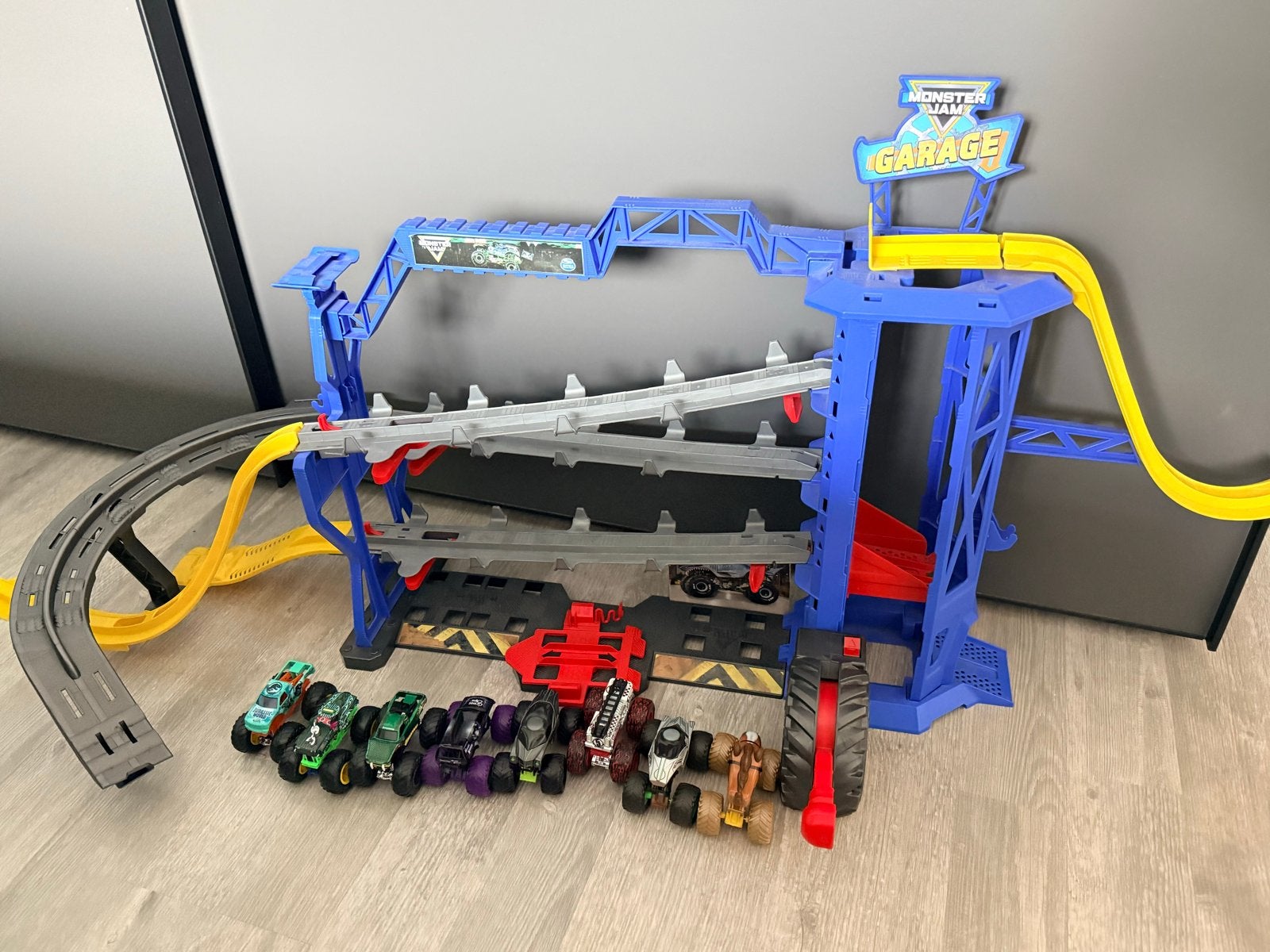 Monster Jam Garage Speelset met Monster Trucks, Ophalen, Gebruikt