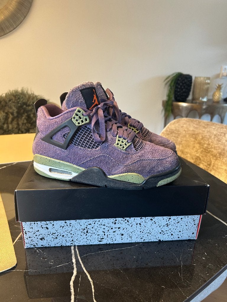 Nike Air Jordan 4 Retro Canyon Purple - Zo goed als nieuw, Nike Air Jordan, Overige kleuren, Ophalen of Verzenden, Sneakers of Gympen