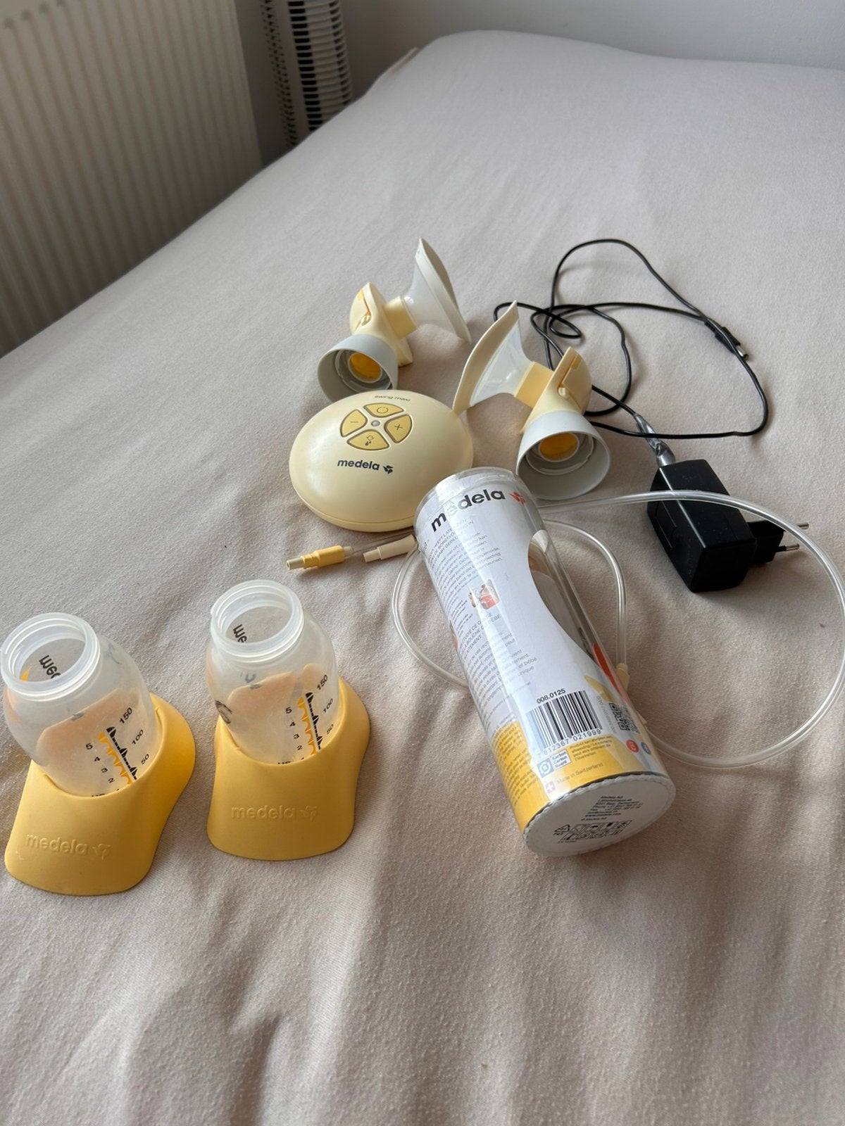 Medela Swing Maxi Dubbele Elektrische Borstpomp + Flesjes, Ophalen of Verzenden, Zo goed als nieuw, Borstkolf, Medela