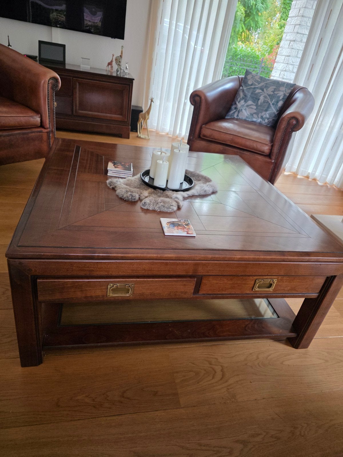 Hugues Chevallier salontafel kersenhout met glas, Huis en Inrichting, Ophalen, Kersenhout, Vierkant, Zo goed als nieuw