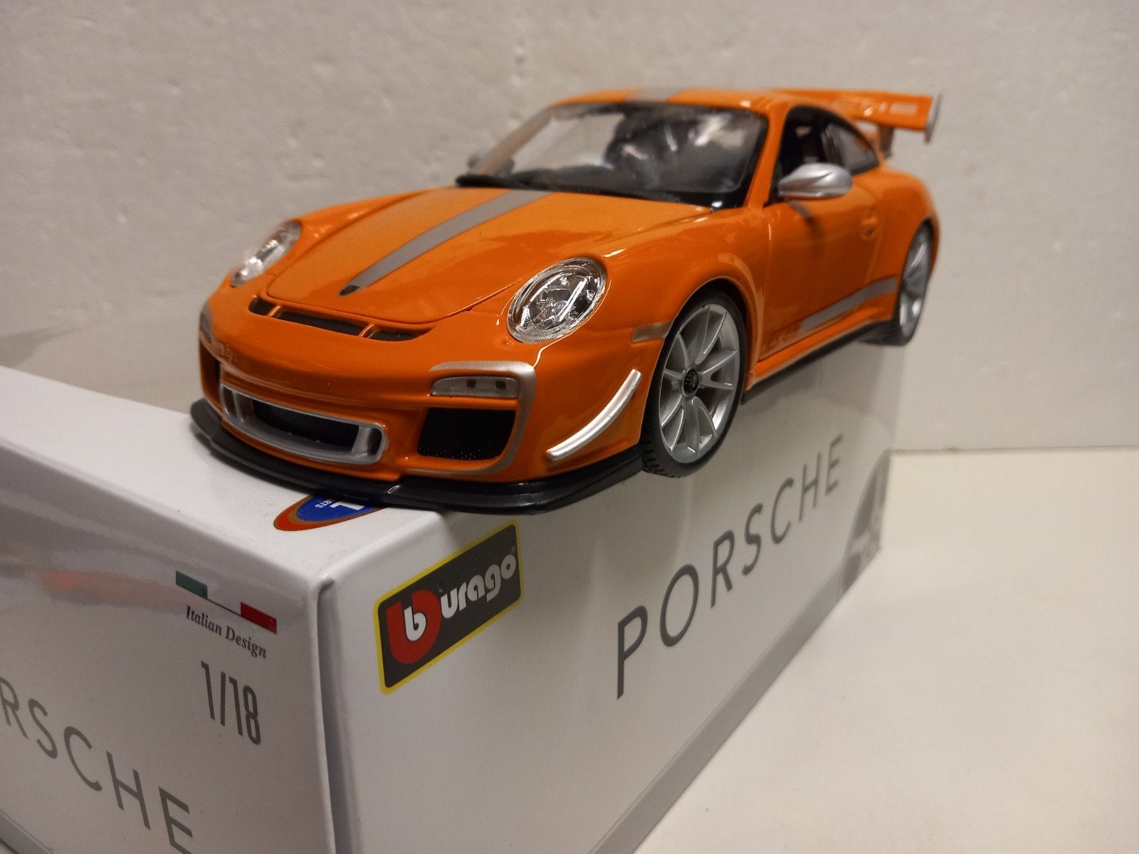 Porsche 911 GT3 RS4.0 orange Bburago metal 1:18 KRD, Hobby en Vrije tijd, Modelauto's | 1:18, Ophalen of Verzenden, Zo goed als nieuw