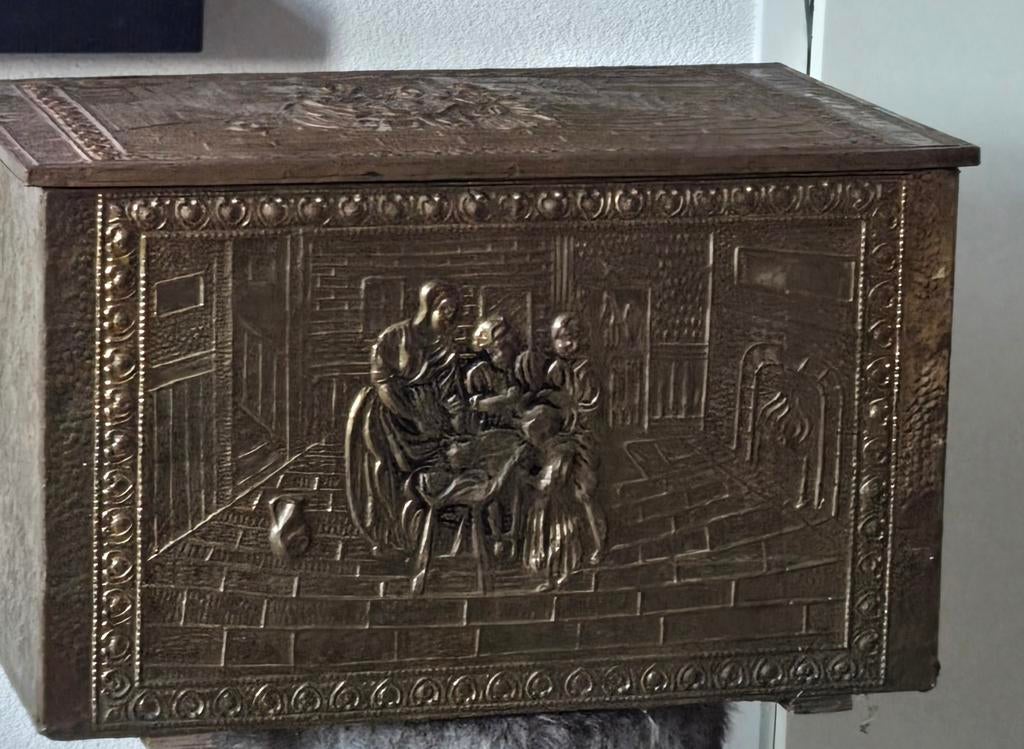 Antieke kist  voor bij de openhaard. Voor kolen/hout, Ophalen of Verzenden