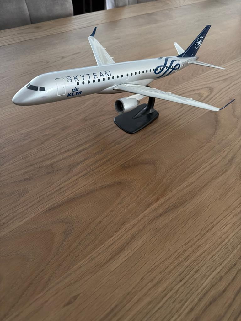 KLM Cityhopper Embraer 190 "SkyTeam" – 37cm uitvoering, Overige merken, 1:144 tot 1:200, Ophalen of Verzenden, Zo goed als nieuw