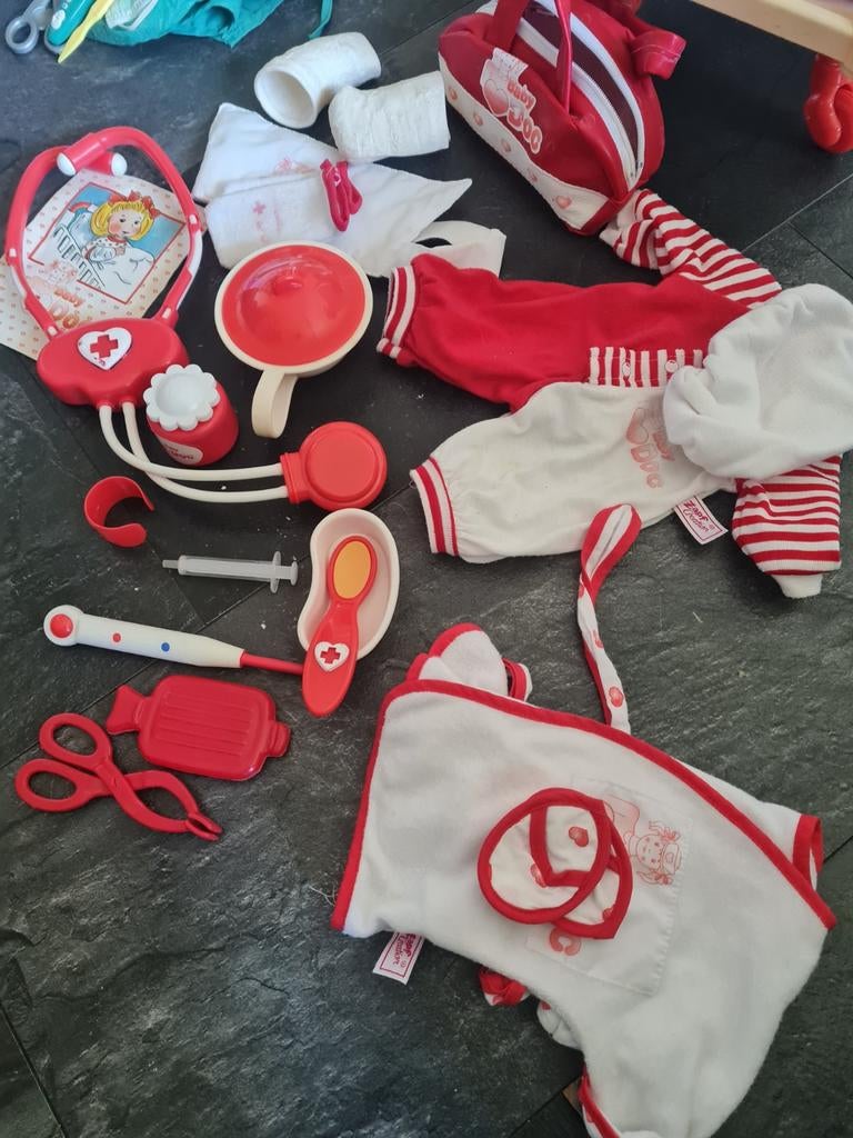 Doktersset Baby Doc met kleding en accessoires, Ophalen of Verzenden, Gebruikt, Jongen of Meisje