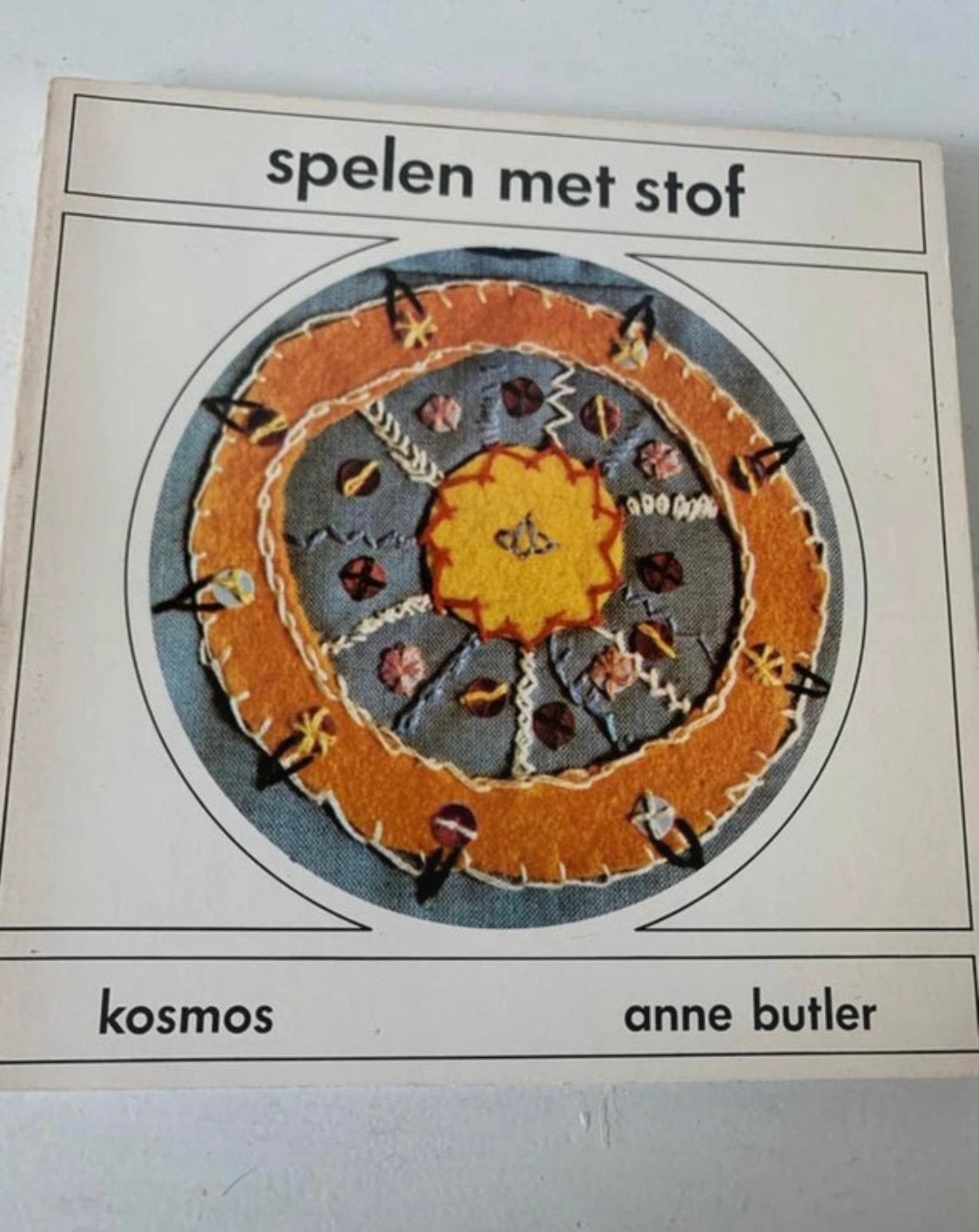 Spelen met stof - Creatief boek voor kinderen en volwassenen, Boeken, Hobby en Vrije tijd, Ophalen of Verzenden, Gelezen, Borduren en Naaien