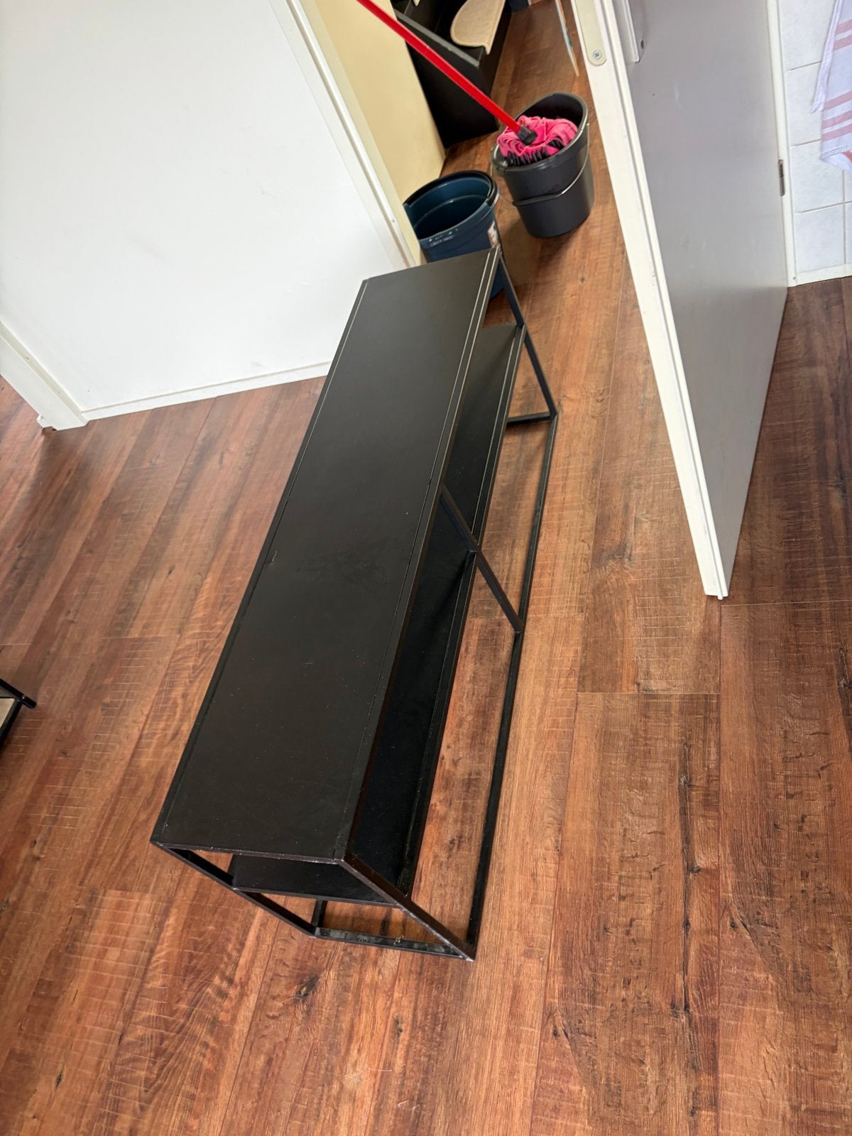 Gratis JYSK tv meubel - Zwart metaal, Gebruikt, 100 tot 150 cm, Ophalen of Verzenden, Minder dan 100 cm