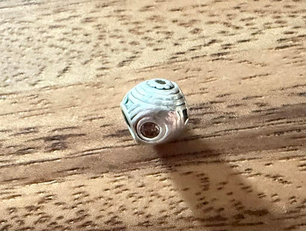 Pandora zilvere bedel / charm met strass steentje., Pandora, Ophalen of Verzenden, Zo goed als nieuw, 1 bedel