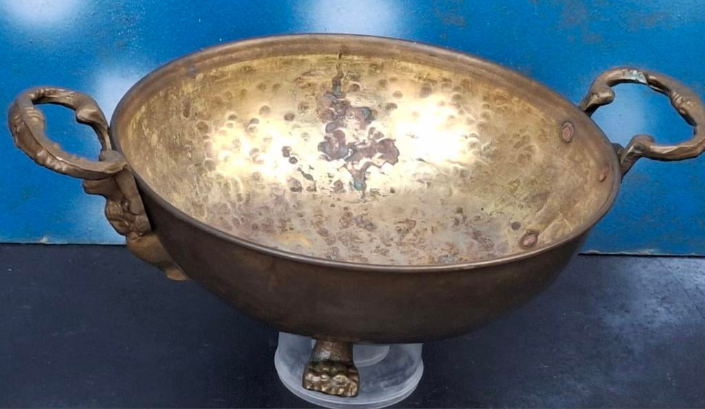 Schaal. Antiek. Messing. Adelaars handgrepen.  Ca 1875/1900, Ophalen, Zo goed als nieuw, Rond, Overige materialen