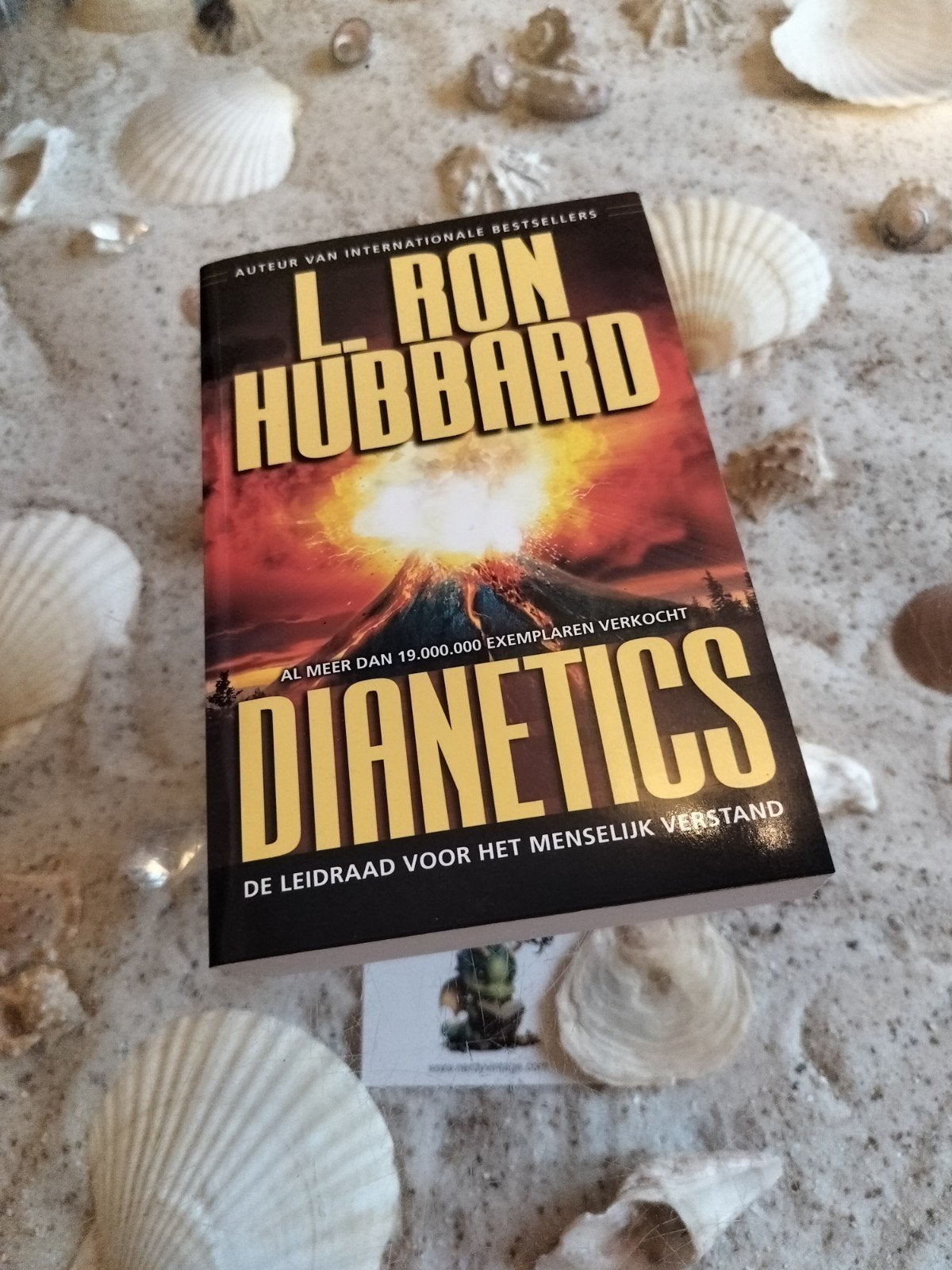 L. Ron Hubbard - Dianetics - Nederlands, Ophalen of Verzenden, Gelezen