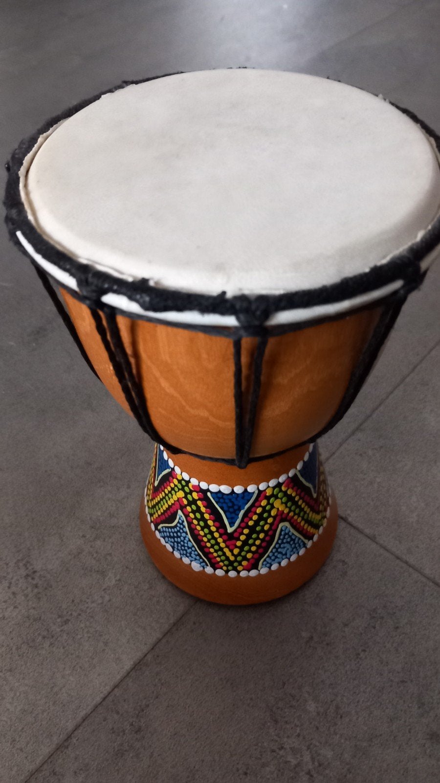 Kleine Djembe met kleurrijk patroon, Ophalen of Verzenden, Zo goed als nieuw