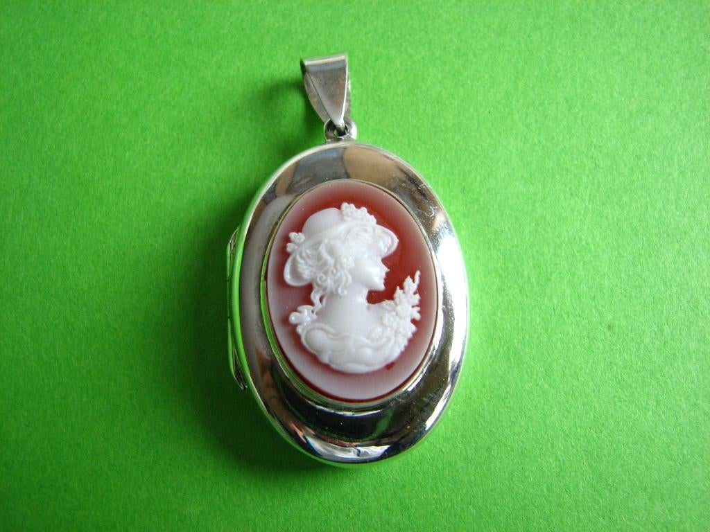 Mooi Zilveren Medaillon Camee -Meisje met Hoedje - rood/br, Verzenden, Zilver, Hanger