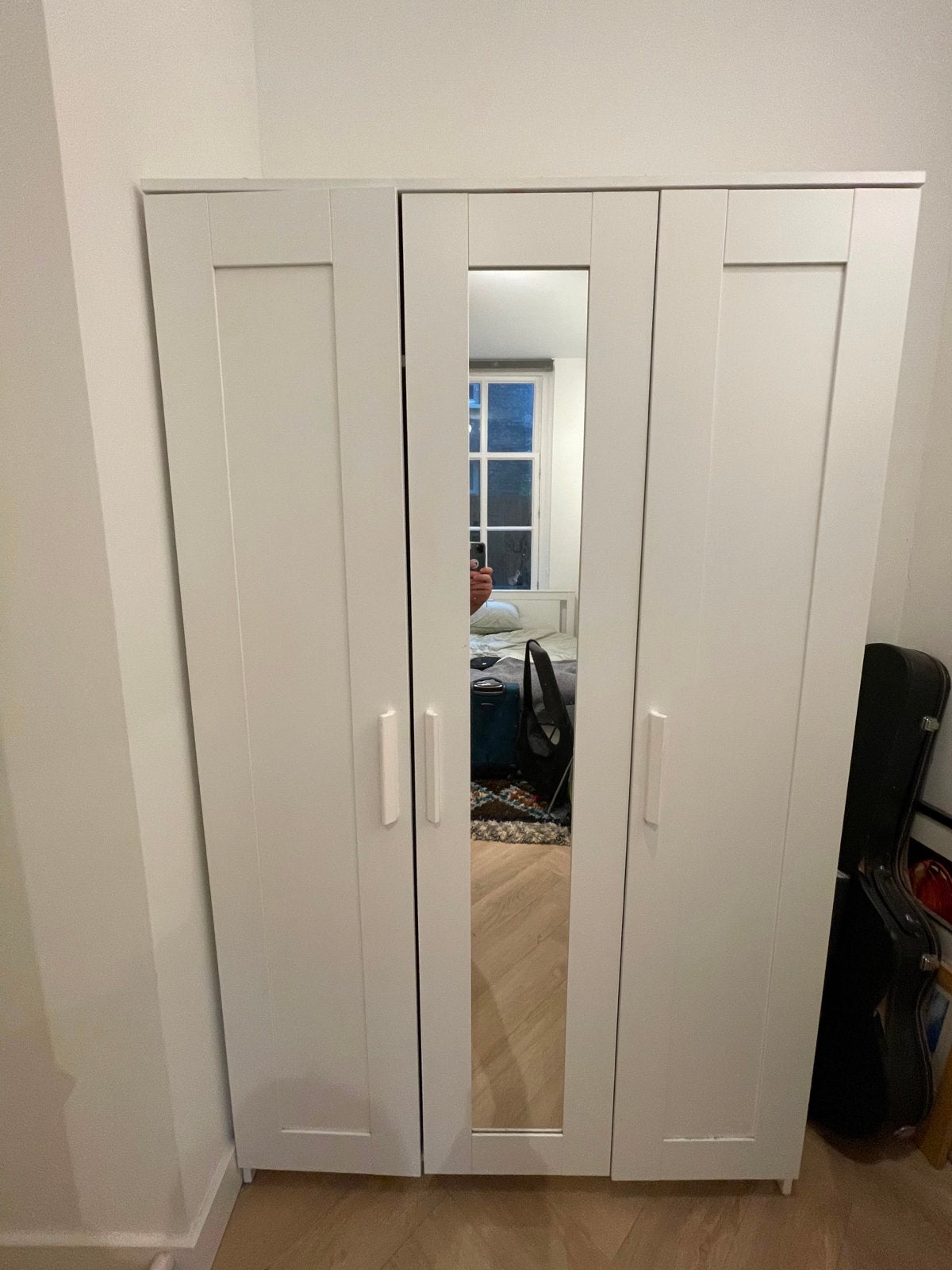 Witte kledingkast met spiegel en opbergruimte, Ophalen, Gebruikt, 100 tot 150 cm, 150 tot 200 cm