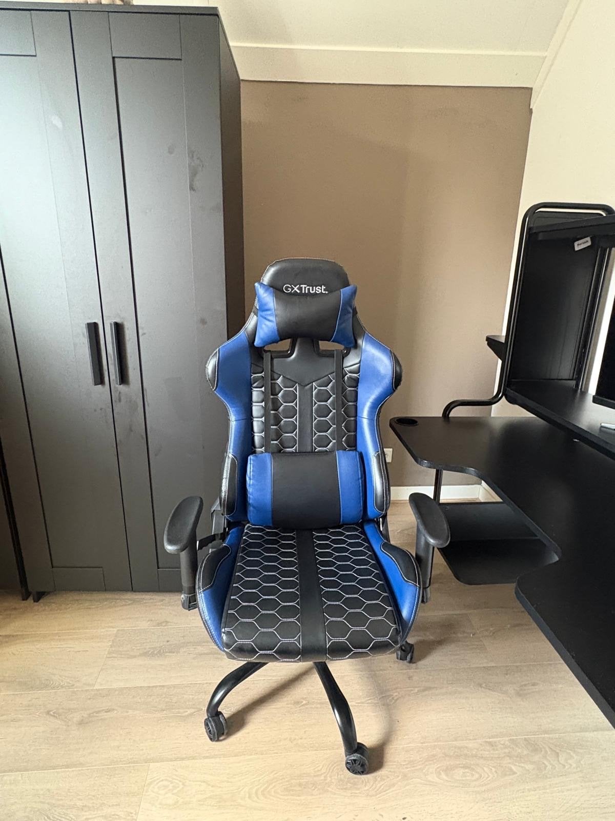Gamingstoel GXTrust Zwart/Blauw en gamebureau, Huis en Inrichting, Ophalen, Gebruikt, Zwart, Gaming bureaustoel