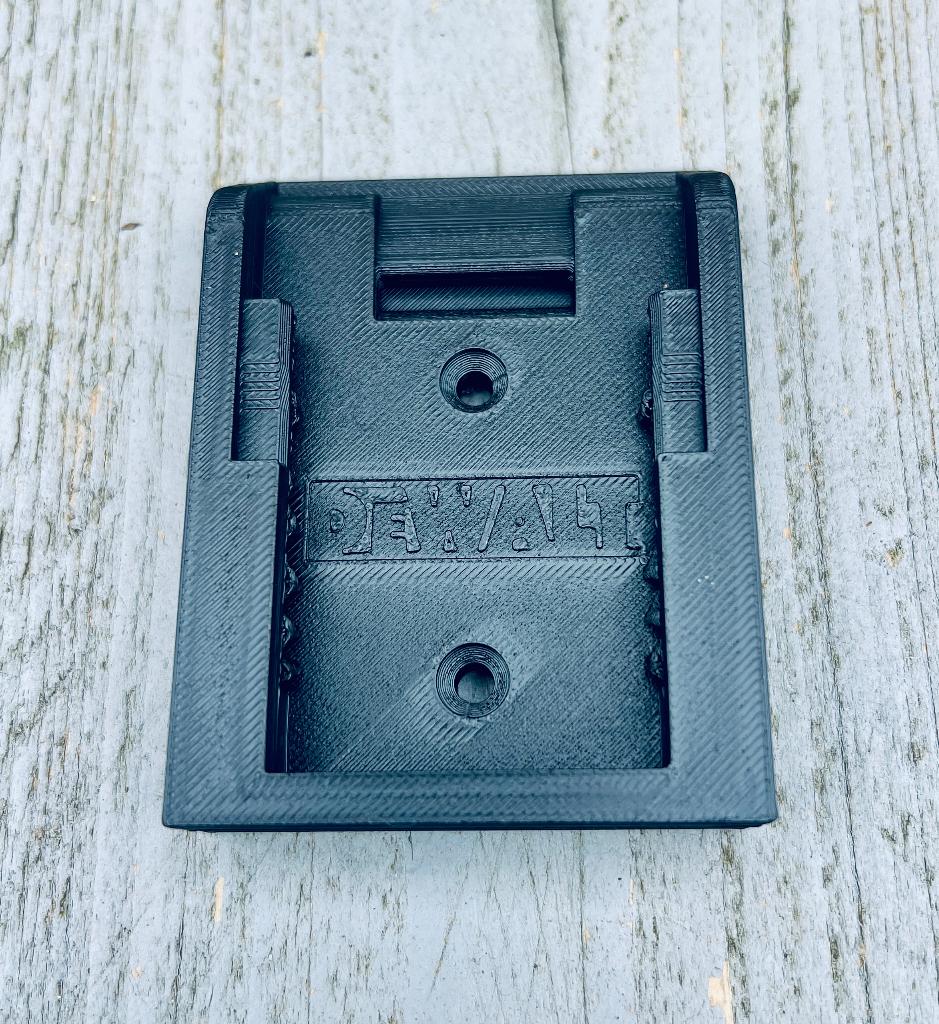 DeWALT 18V XR batterijhouder, Doe-het-zelf en Verbouw, Gereedschap | Zaagmachines, Nieuw, Overige typen, 1200 watt of meer, 70 mm of meer