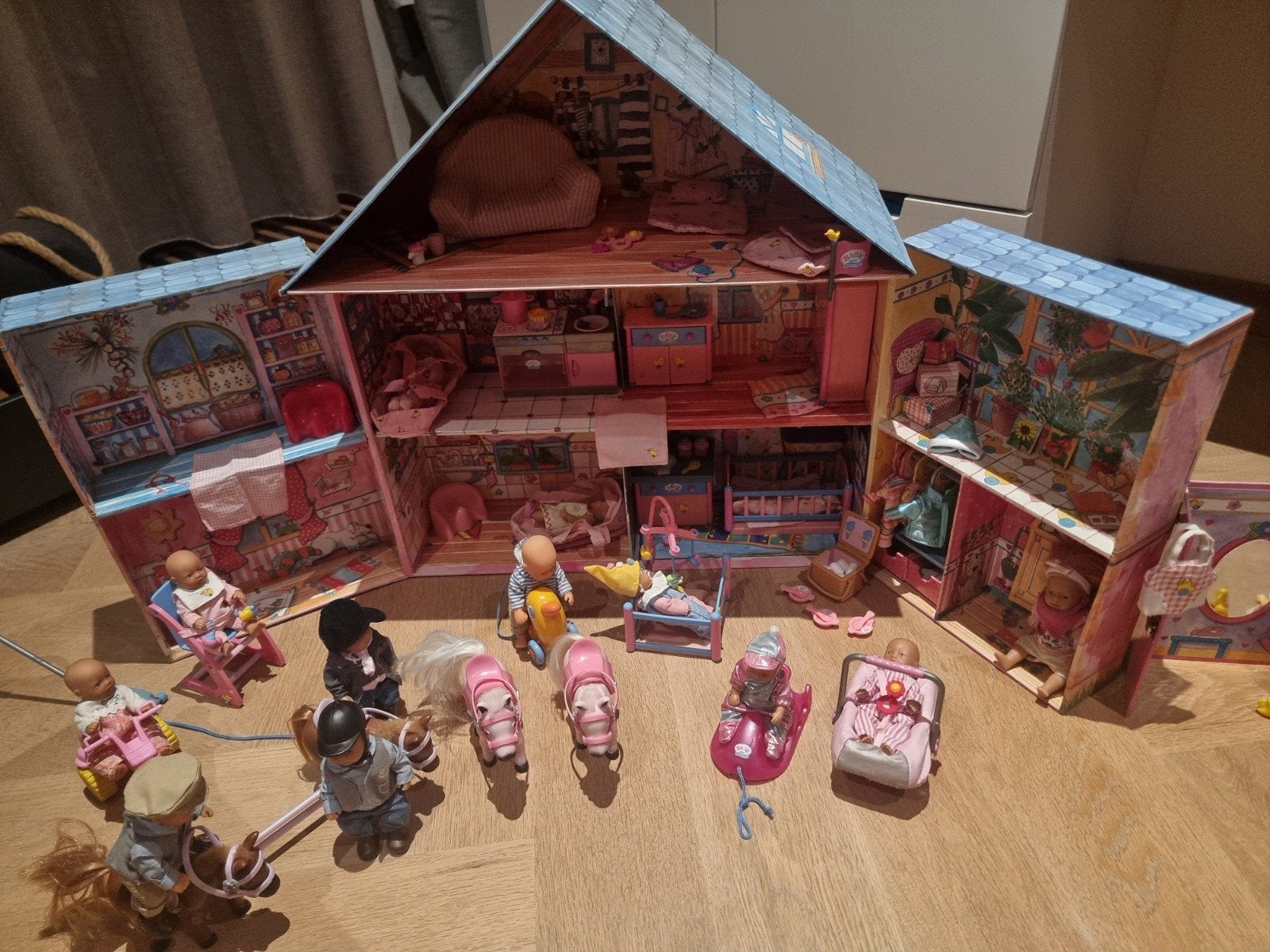 baby born mini huis met vele accessoires en poppetjes, Ophalen of Verzenden, Poppenhuis