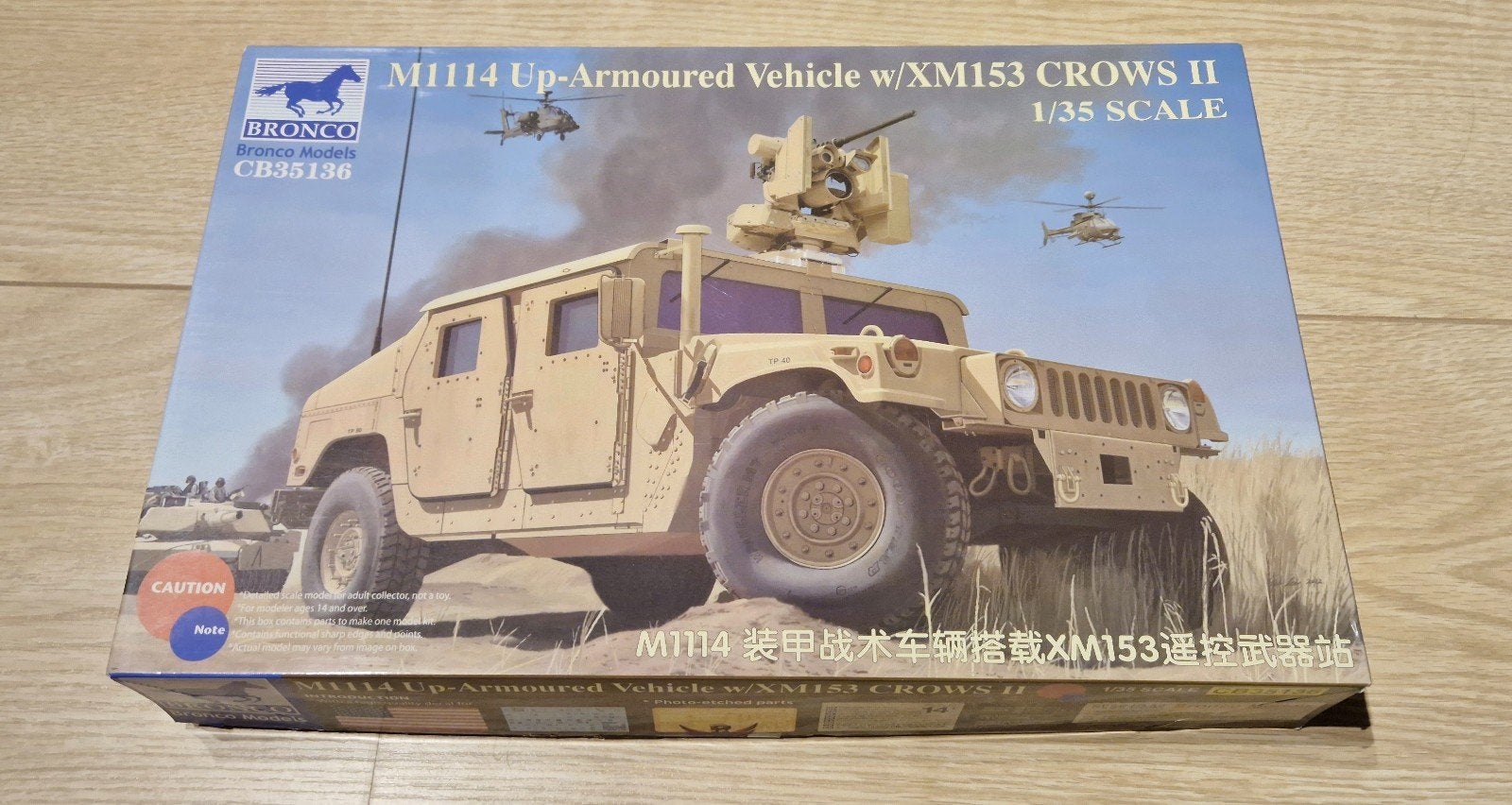 Bronco Models M1114 Up-Armoured Vehicle w/XM153 Crows II, Overige merken, Auto, 1:32 tot 1:50, Nieuw