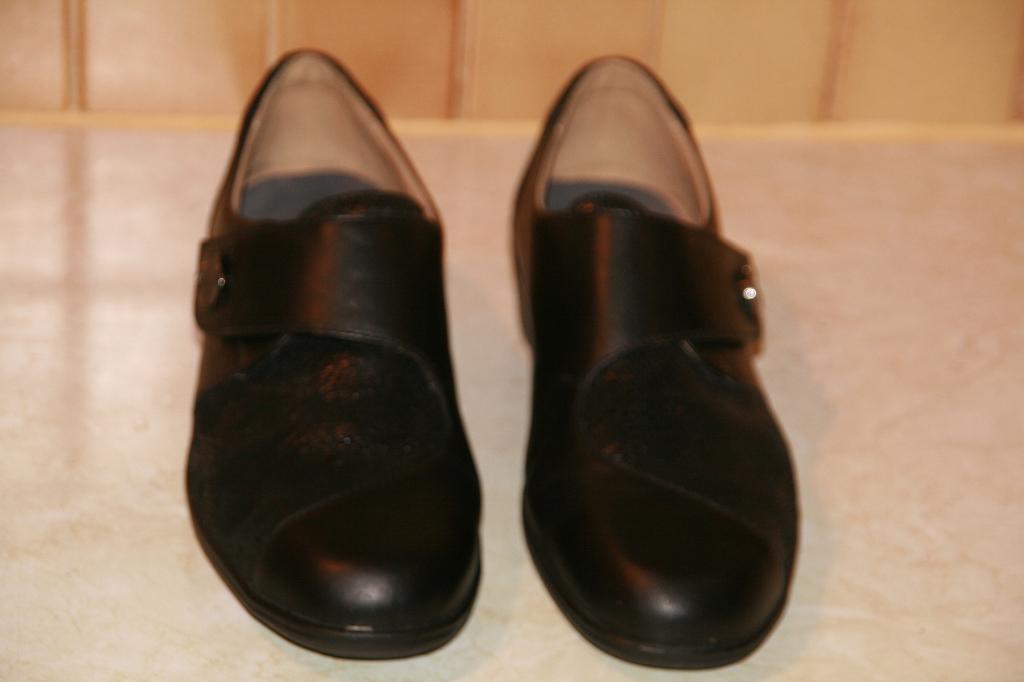 solidus damens schoen maat 8j, Ophalen, Zo goed als nieuw, Sneakers of Gympen