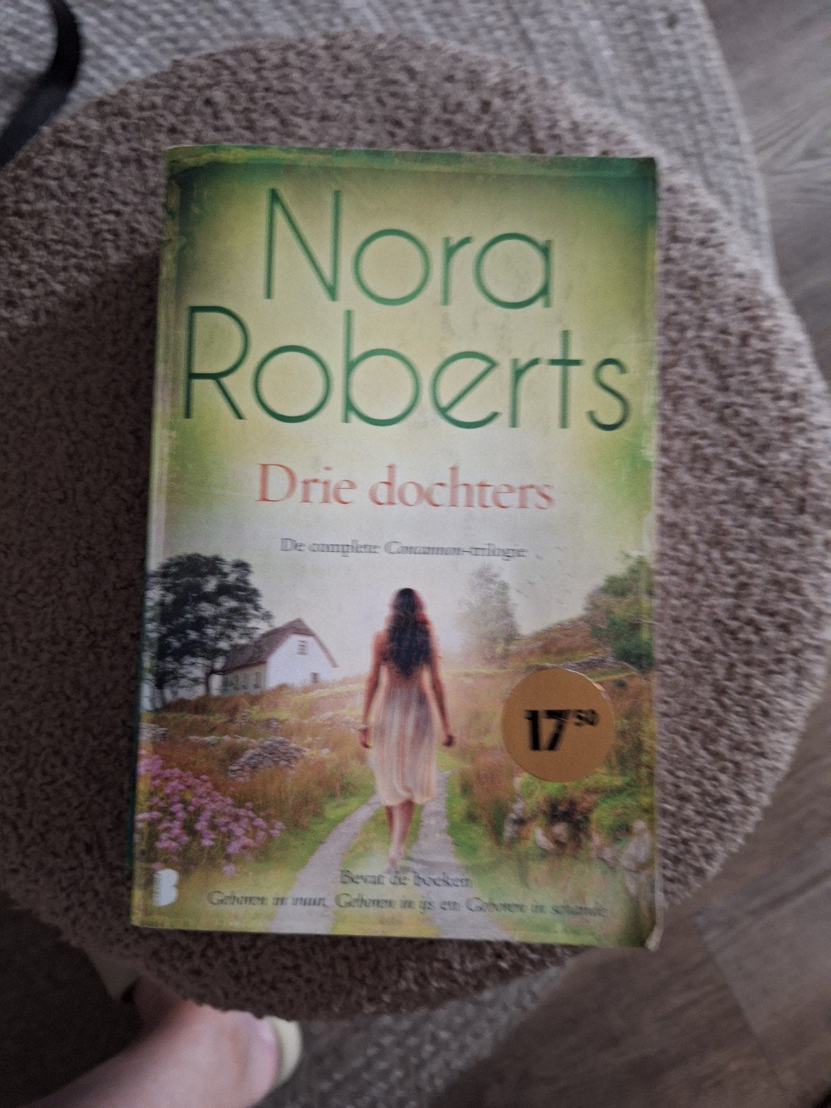 Nora Roberts - Drie dochters, Ophalen of Verzenden, Gelezen, Nora Roberts, Nederland