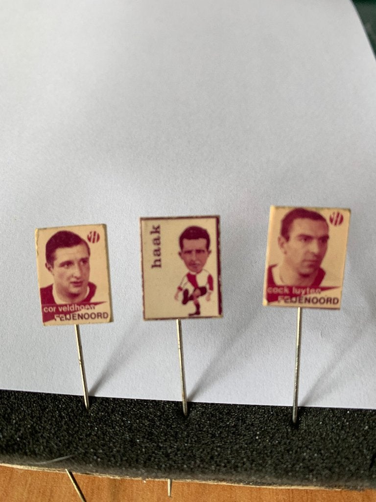 Vintage speltjes Feijenoord, Verzamelen, Speldjes, Pins en Buttons, Ophalen