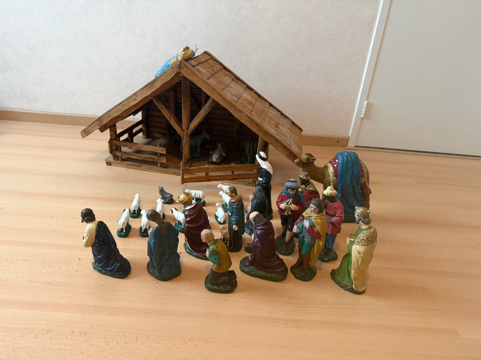 Kerststal met gips beelden, Diversen, Ophalen, Gebruikt