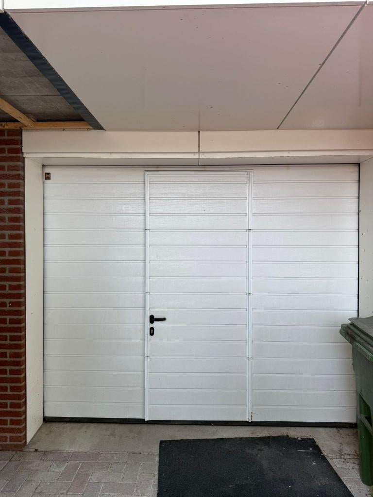Hörmann sectionaal garagedeur met geïntegreerde loopdeur, Ophalen, Garagedeur, Zo goed als nieuw, Schuifdeur