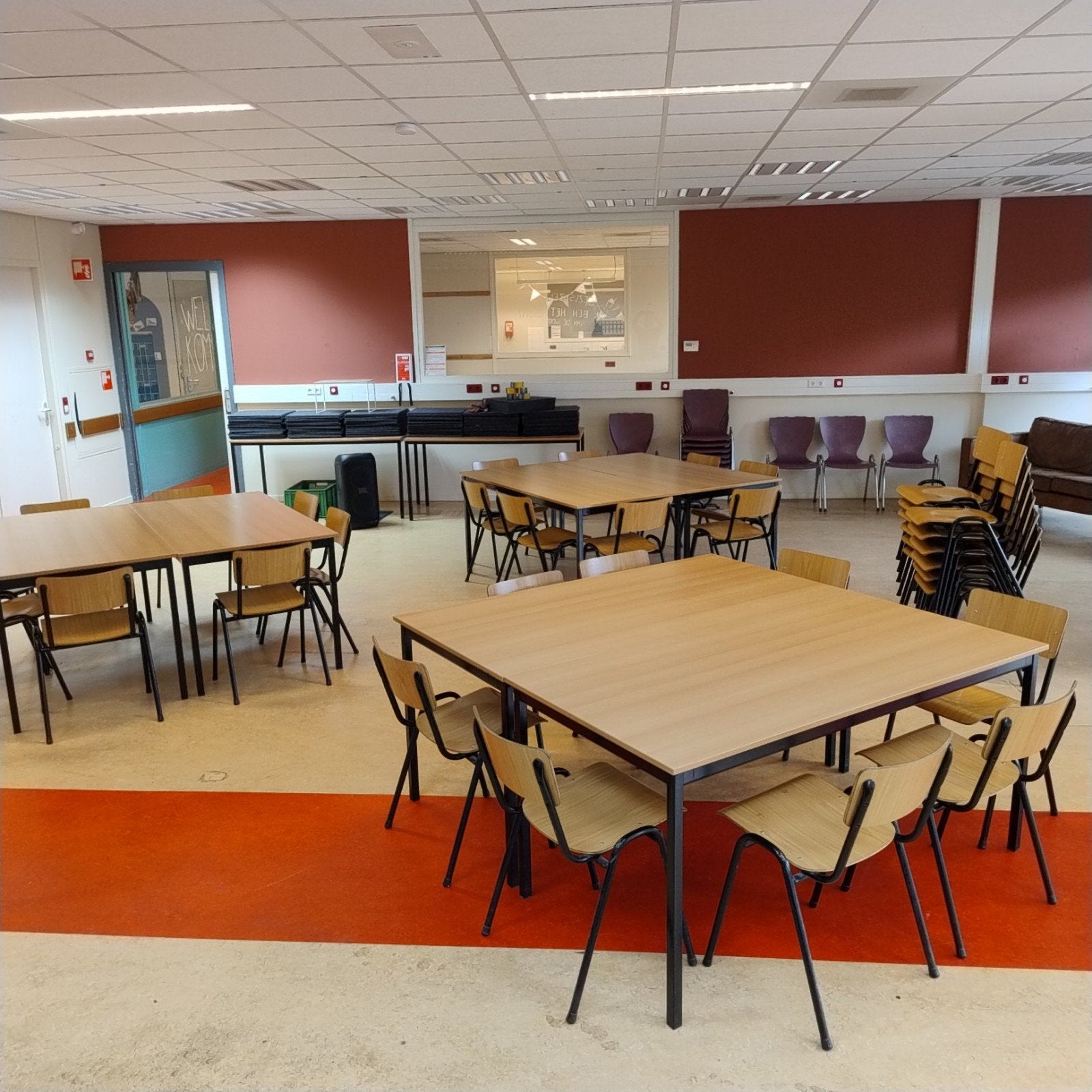 Volledige kantine/vergader inrichting - 36 stoelen/6 tafels, Gebruikt, School, Functioneel, Praktisch, Overige kleuren, Ophalen of Verzenden