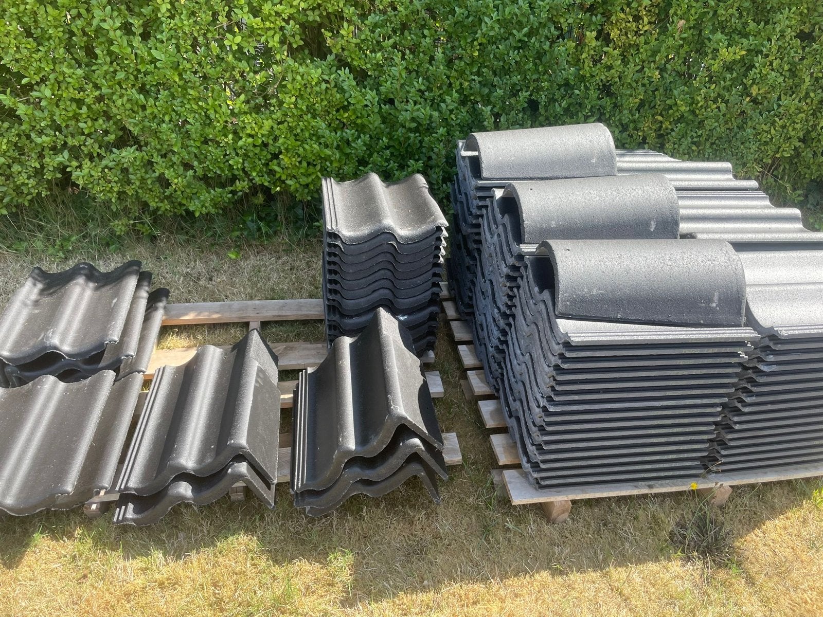 Zwarte dakpannen, nokpannen en gevelpannen, Doe-het-zelf en Verbouw, Ophalen, Gebruikt, Steen of Klei, Zwart