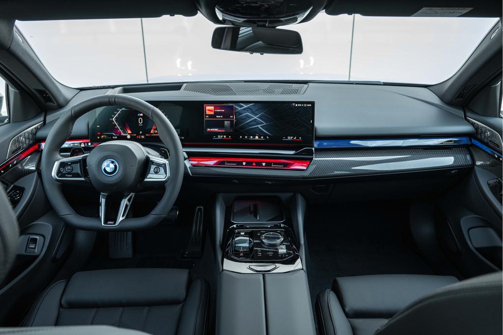 BMW 5 Serie Touring 550e xDrive M Sport Automaat / Panoramad, Automaat, Zwart, Leder, Hybride Elektrisch/Benzine