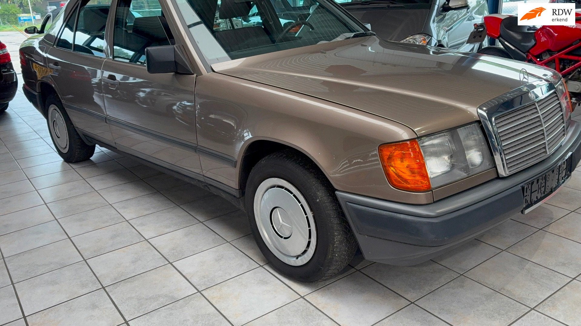 Mercedes-Benz 200-500 (W124) 230 E, Auto's, Achterwielaandrijving, Bedrijf, Handgeschakeld, Sedan