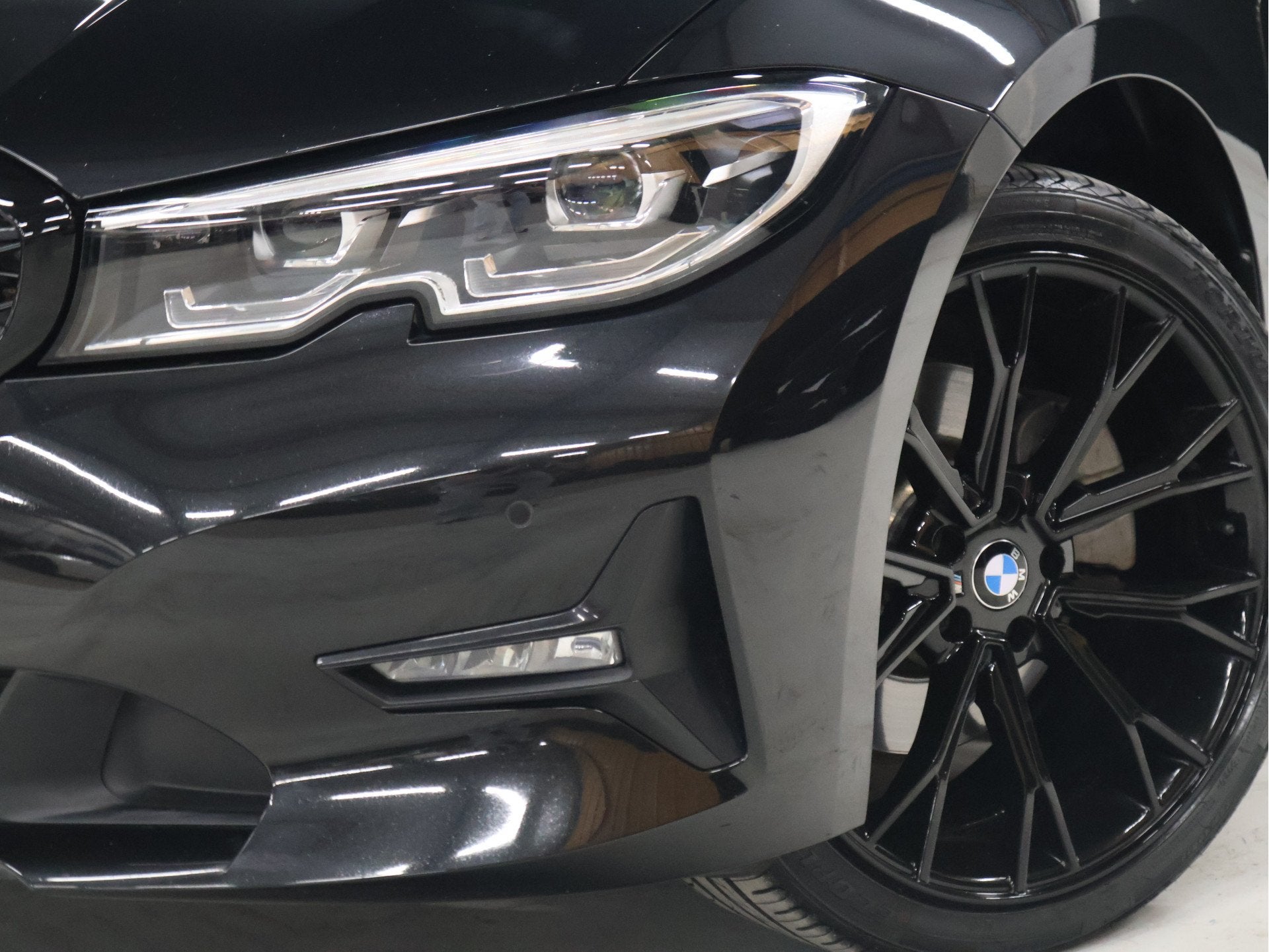 BMW 3-serie 320e Business Edition Plus [APPLE CARPLAY, ANDRO, Automaat, Gebruikt, 4 cilinders, Zwart