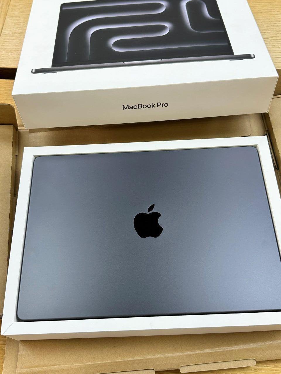 Macbook pro/ iphone 16 (pro) iphone 17 (pro) Ps5/Ipad switch, Zwart, Ophalen of Verzenden, Zo goed als nieuw, 128 GB