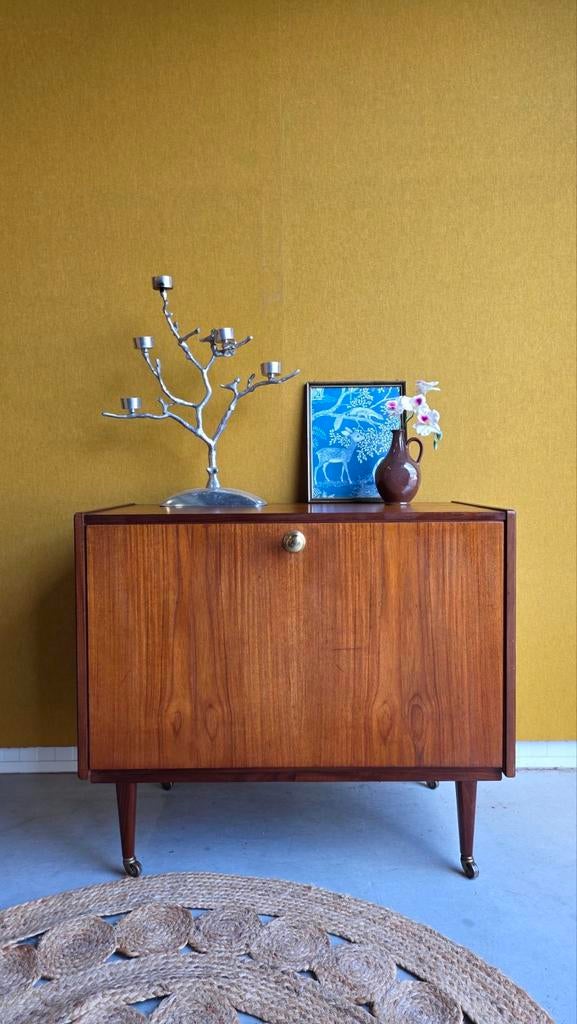 Vintage kastje op koperen wieltjes met klep, tv meubel, kast, Ophalen, Gebruikt, Vintage, Teakhout