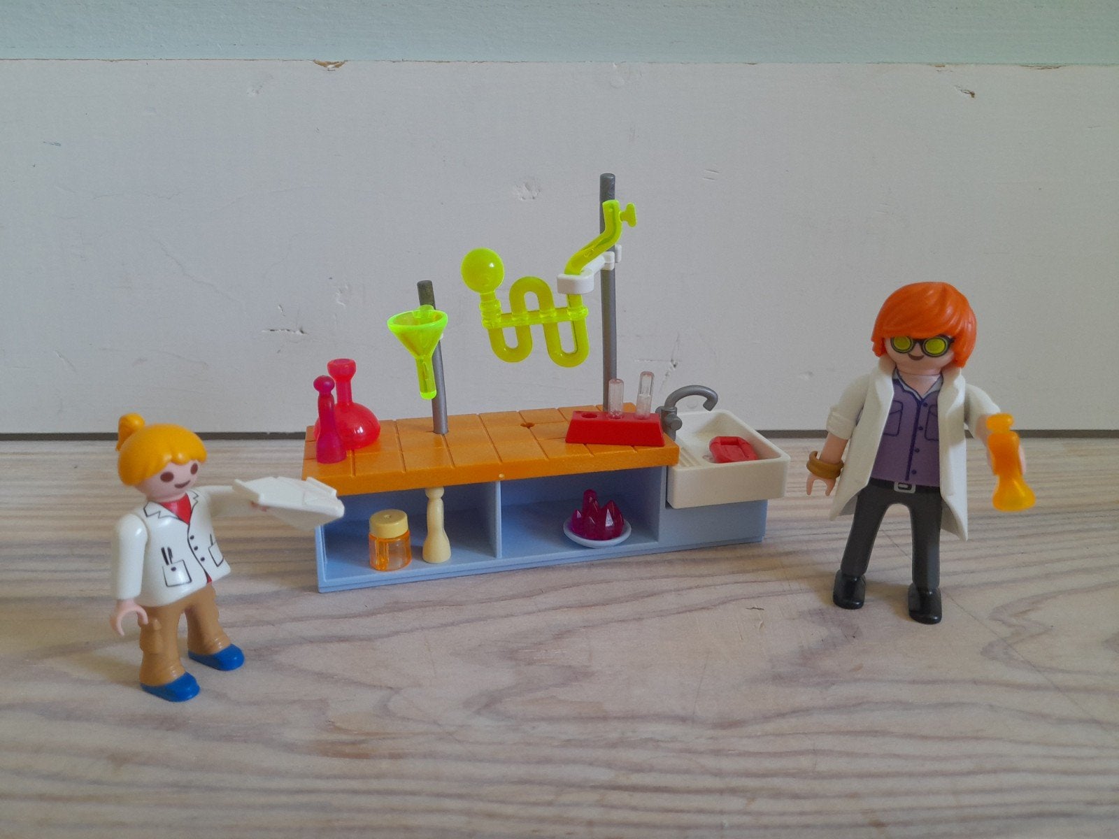 Playmobil Wetenschapslab met 2 figuren en accessoires, Ophalen of Verzenden, Zo goed als nieuw, Jongen of Meisje