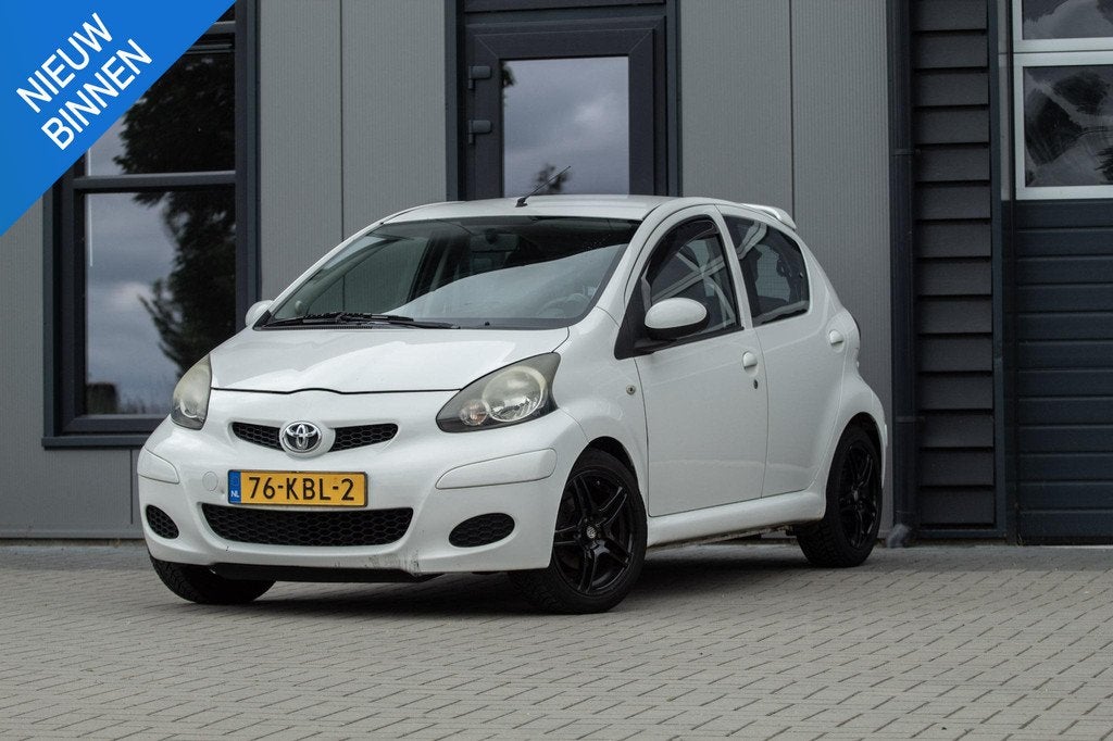 Toyota Aygo 1.0-12V Xcite White | Leder/stof Bekleding | Air, Auto's, Toyota, Voorwielaandrijving, Gebruikt, 4 stoelen, Origineel Nederlands