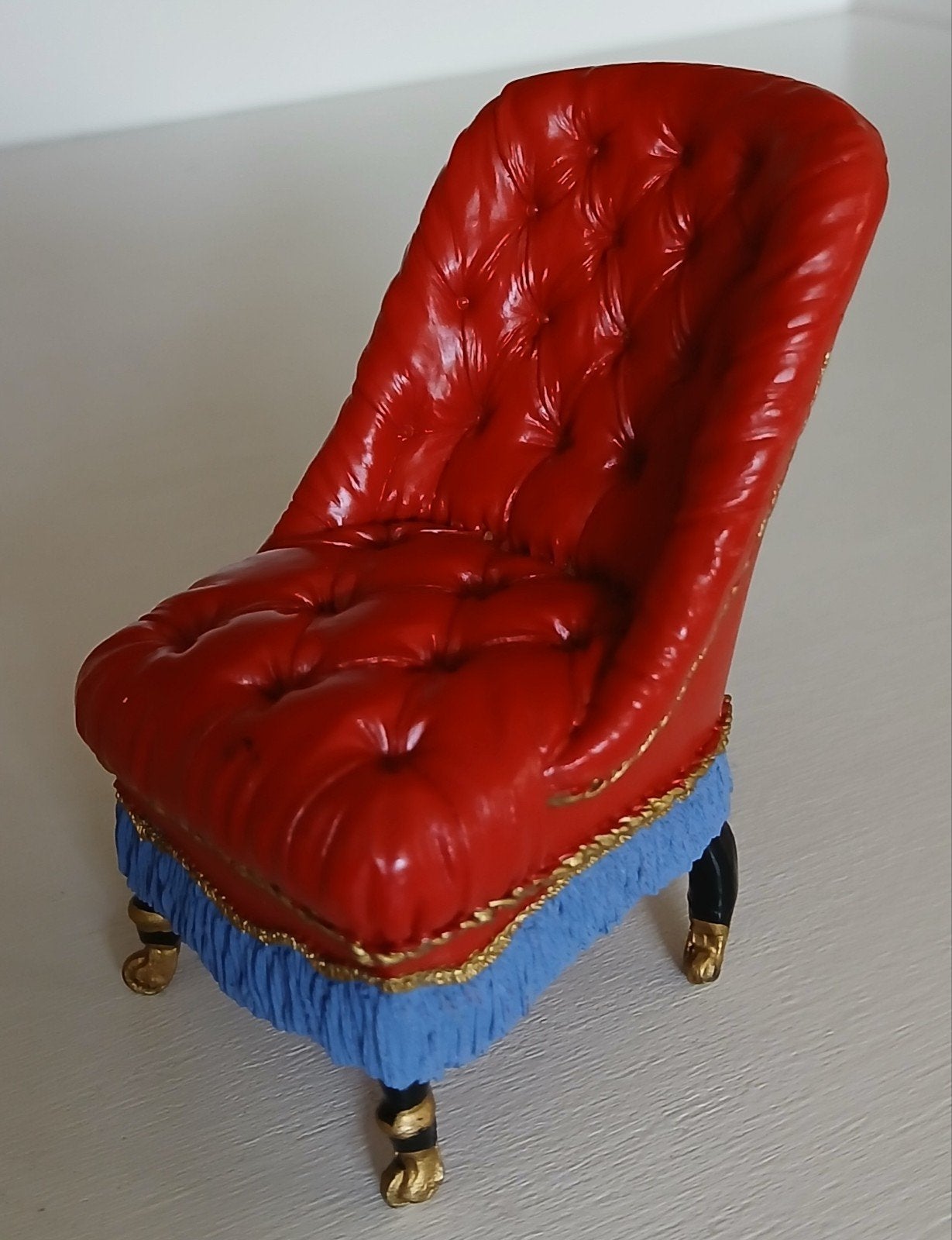 Miniatuur Chesterfield  stoeltje (resin) 1:12, Verzamelen, Ophalen of Verzenden, Zo goed als nieuw, Decoratie