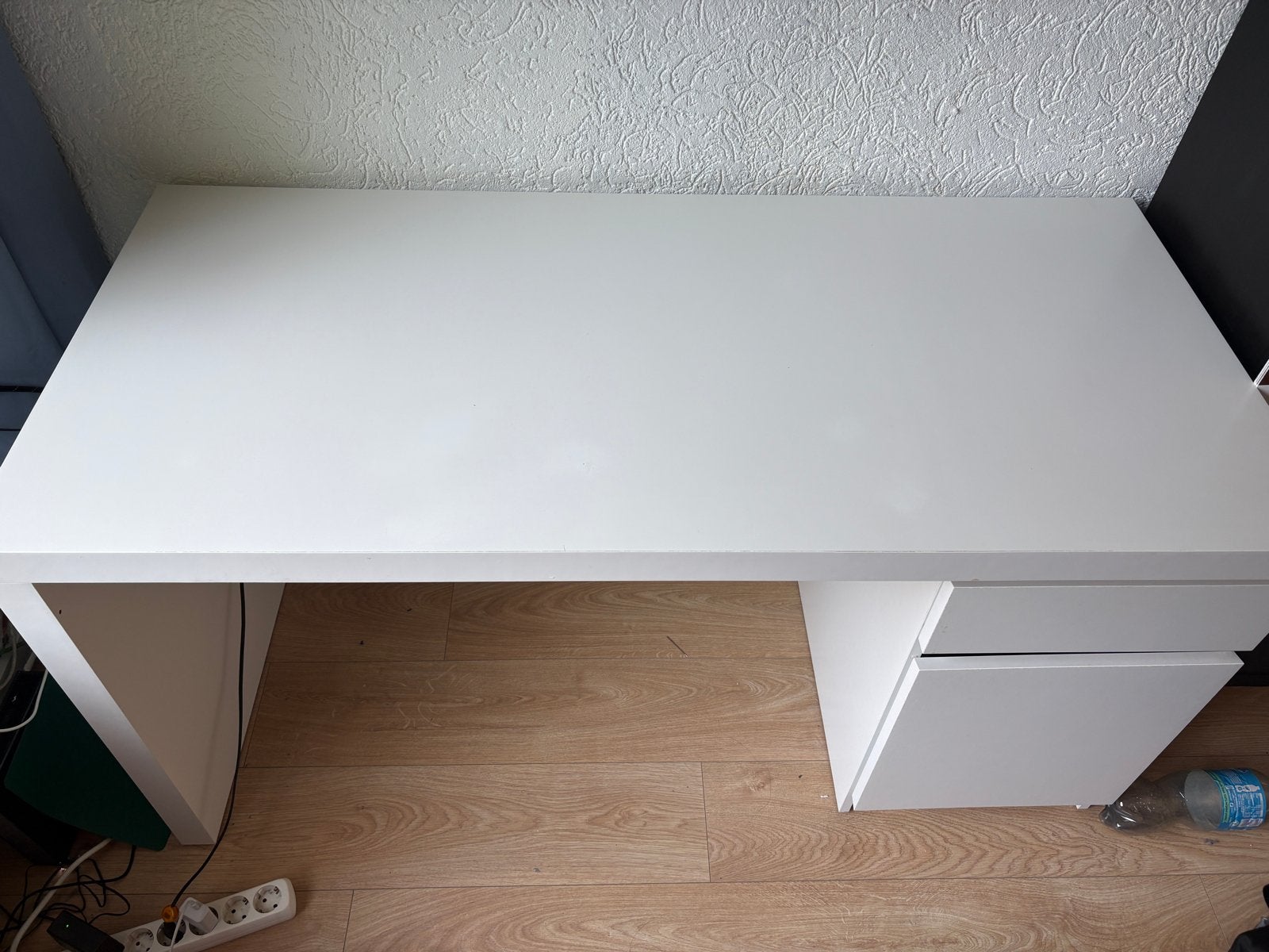 Wit IKEA Malm bureau - 3,5 jaar gebruikt, Ophalen, Gebruikt, Spaanplaat of MDF, IKEA