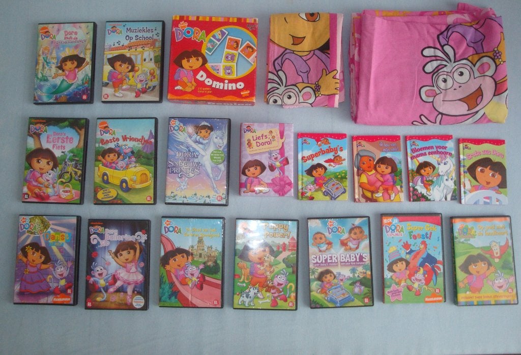 Dora the explorer pakketje Dekbed, spelletje, boekjes, dvd's, Kinderen en Baby's, Ophalen of Verzenden, Gebruikt, Meisje