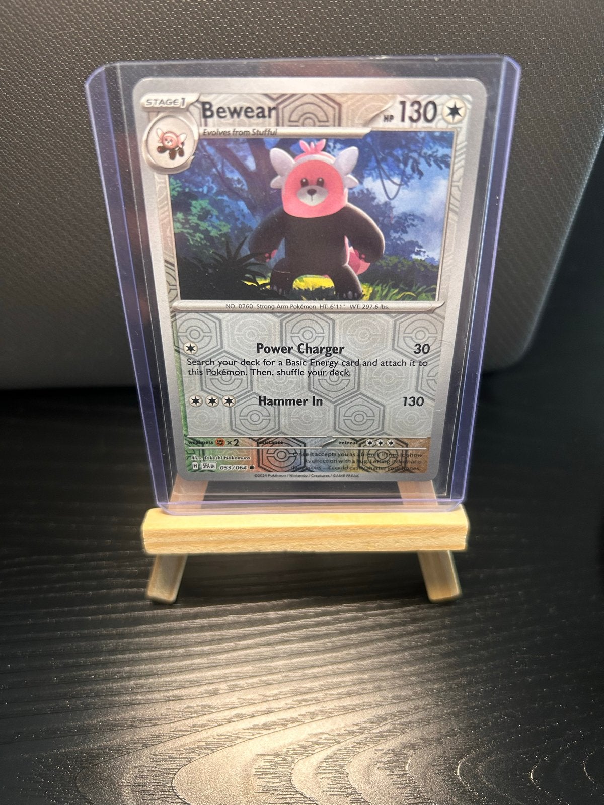 Bewear Pokémon Kaart NM Staat met Sleeve en Toploader, Hobby en Vrije tijd, Ophalen of Verzenden, Zo goed als nieuw, Losse kaart