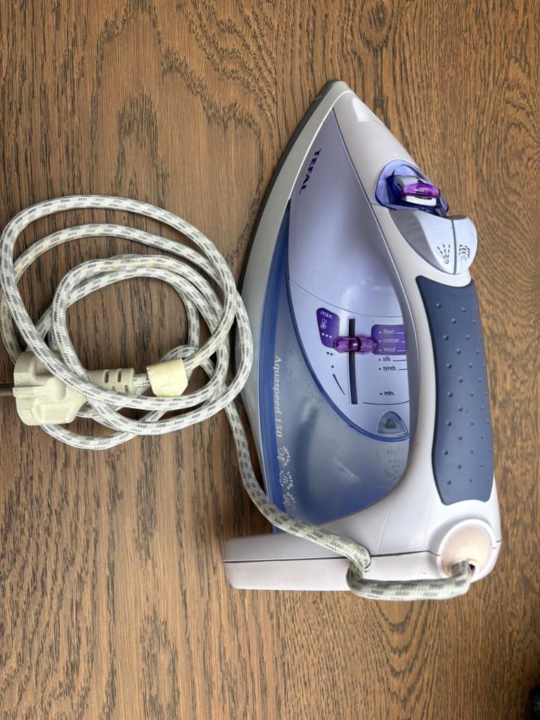 Tefal strijkijzer Aquaspeed 150, Witgoed en Apparatuur, Strijkijzers en Strijkplanken, Ophalen of Verzenden, Gebruikt, Strijkijzer met snoer