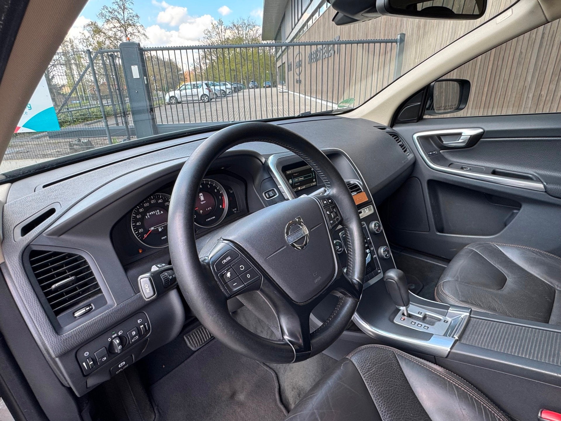 Foto 16 van Volvo XC60 2.0 T5 |LEES TEKST|