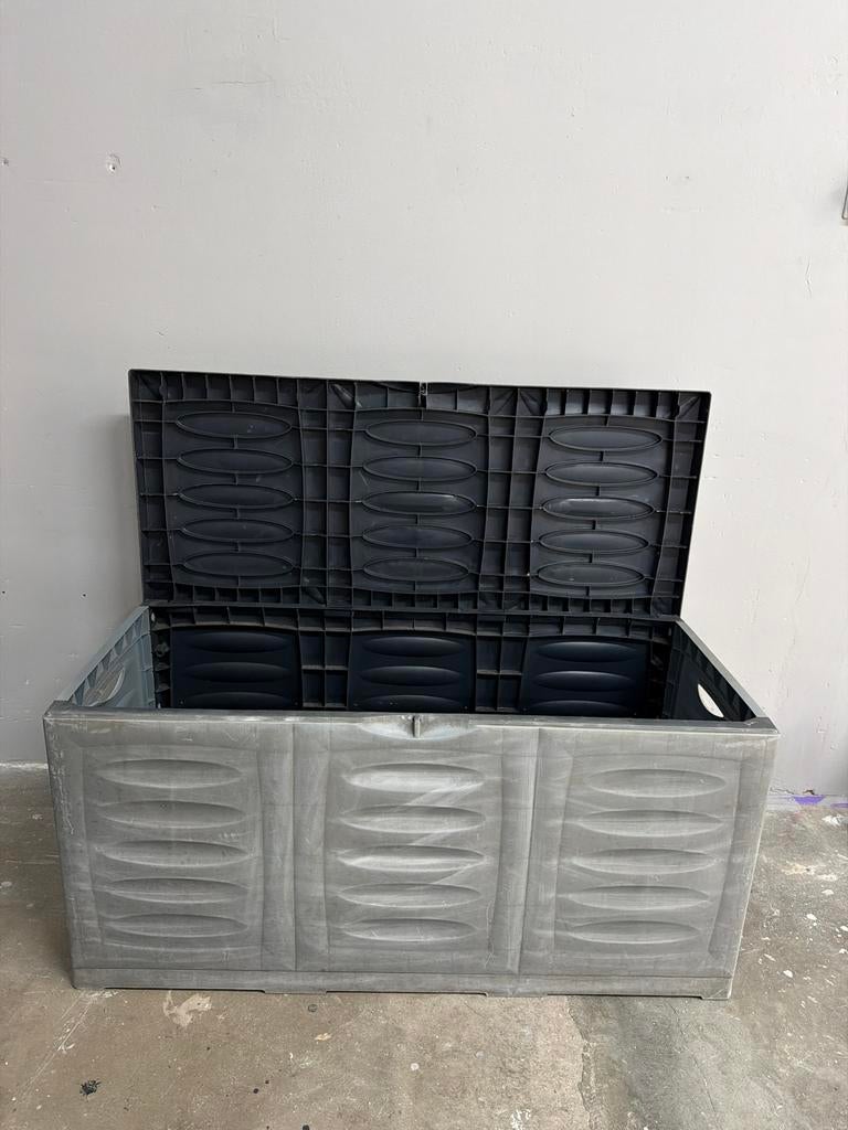 Grote kunststof opbergbox - grijs, Tuin en Terras, Bergingen en Tuinkasten, Ophalen of Verzenden, Zo goed als nieuw, Kunststof