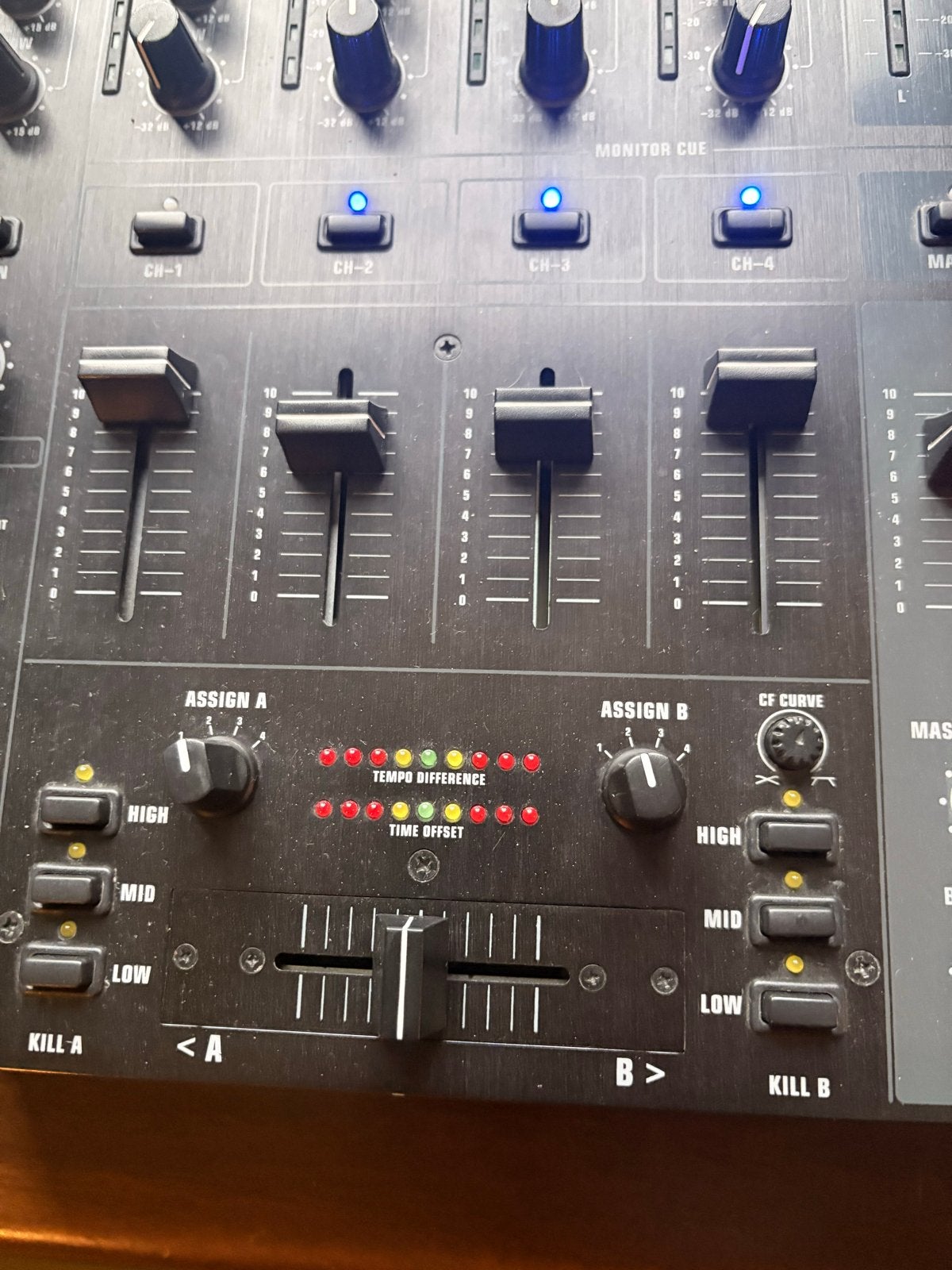 Behringer Pro Mixer DJX750 DJ Mixer, Ophalen of Verzenden, Gebruikt, Minder dan 5 kanalen, Microfooningang