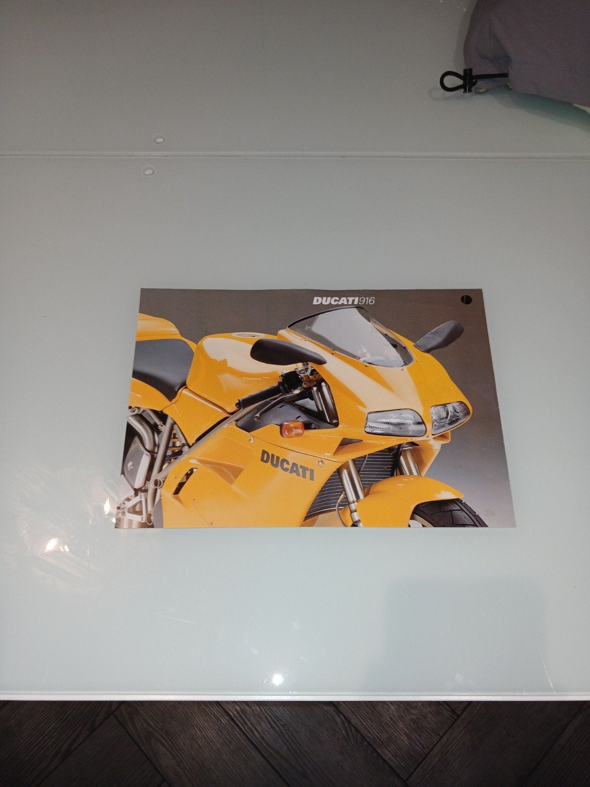 Mooie Ducati 916 motor folder in goede staat, Boeken, Ophalen of Verzenden