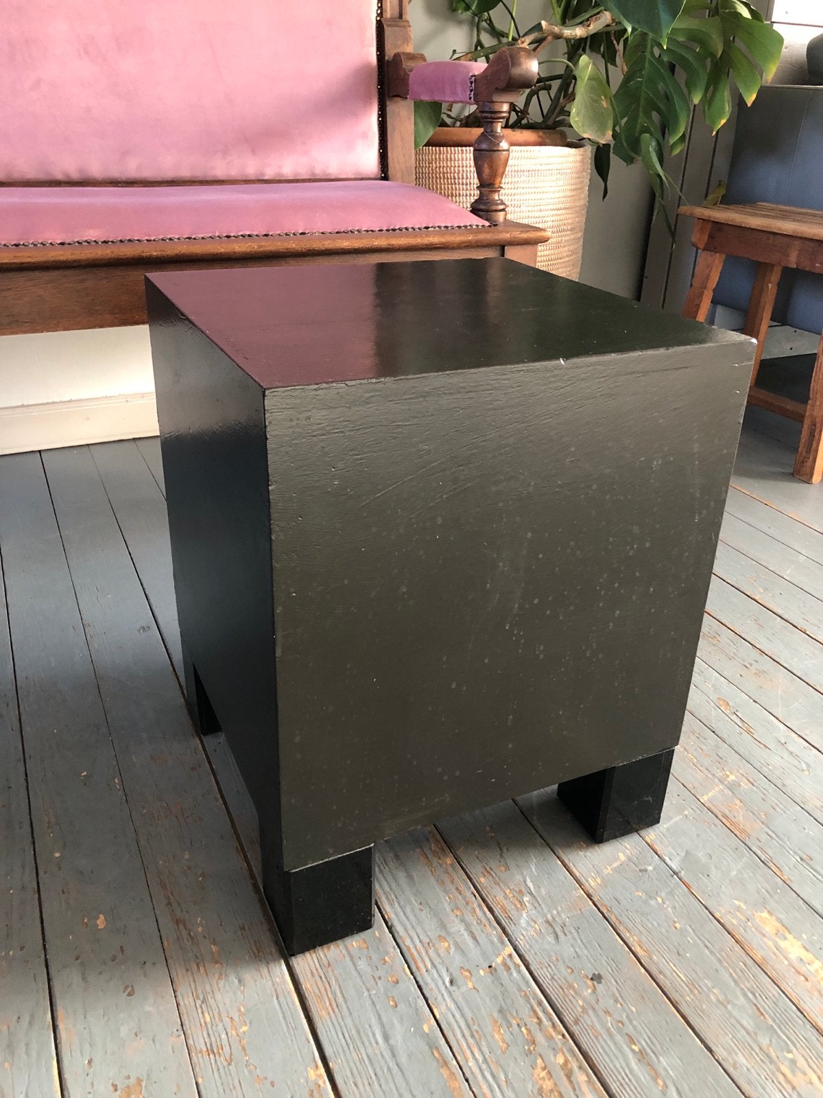Zwart houten vierkante bijzettafel of nachtkastje, Huis en Inrichting, Tafels | Bijzettafels, Minder dan 55 cm, Gebruikt, Vierkant